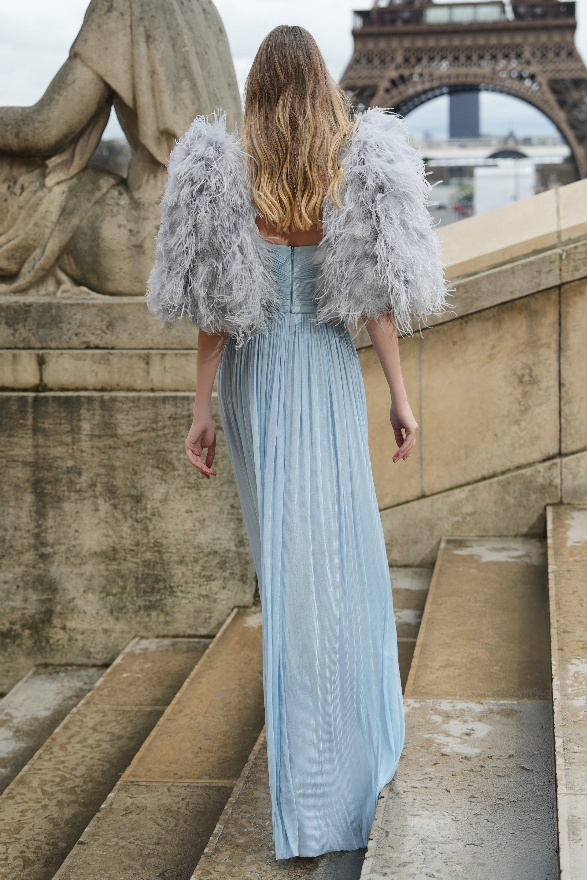 Short-sleeved cape made of pure silk tulle, ostrich and swan feathers Eos CA82