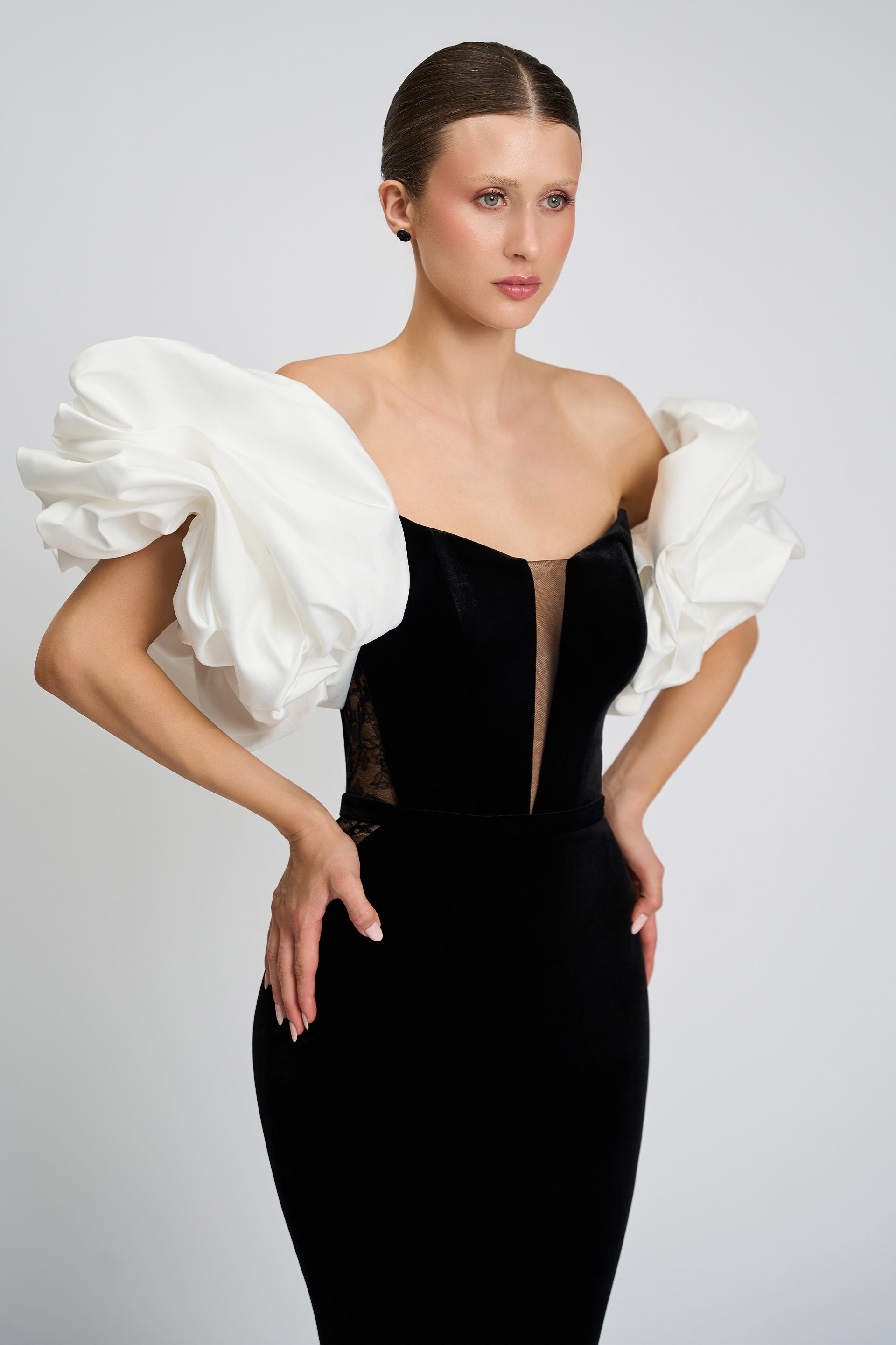 Evening dress made of velvet and lace Romy CA89