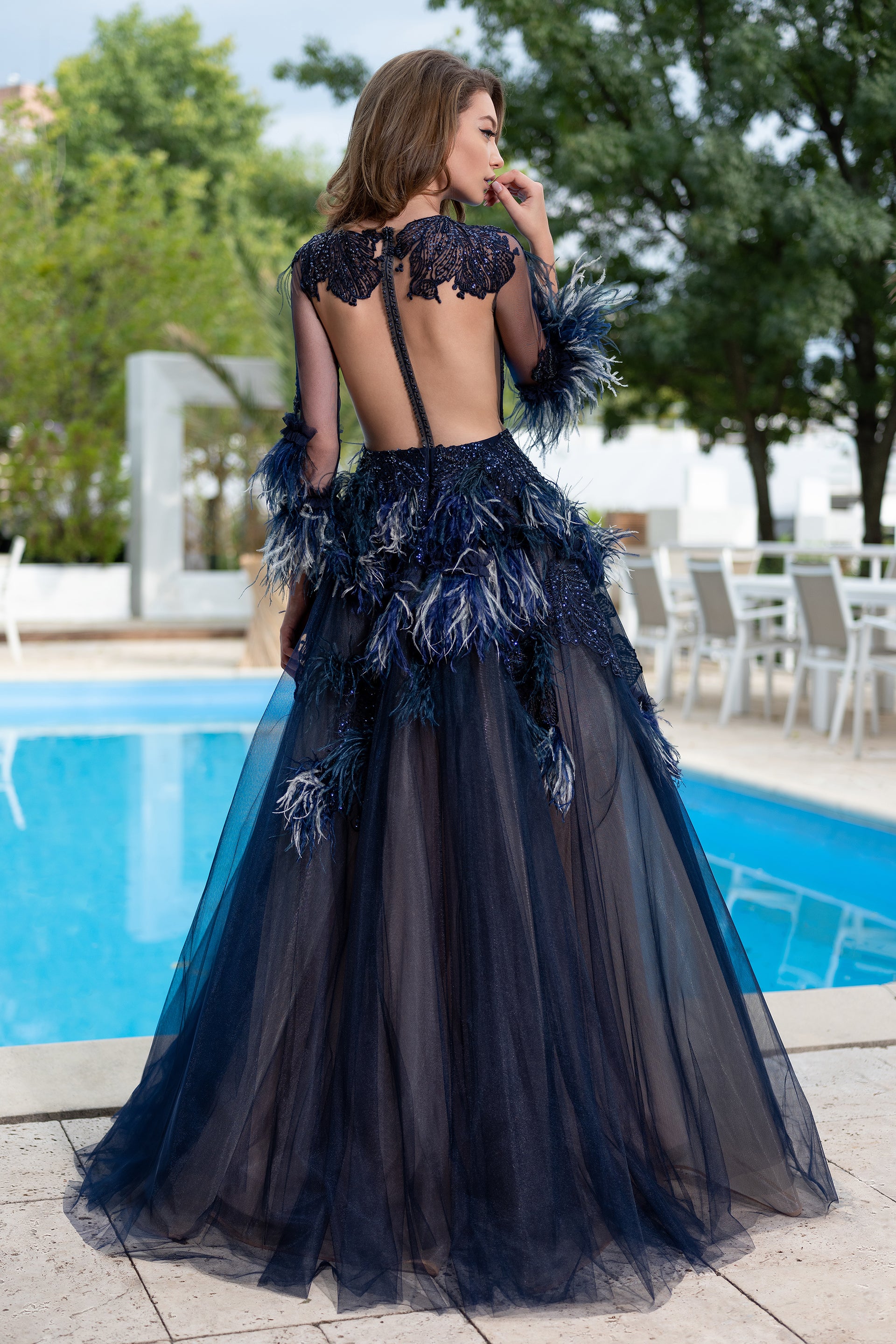 Evening dress with hand-sewn applications and tulle made in Italy 100% polyamide SKA887